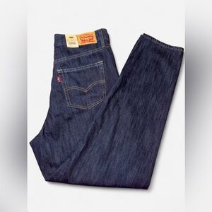 Levi's Women’s high rise style ‘80’s Mom Jeans’
Size W32xL30